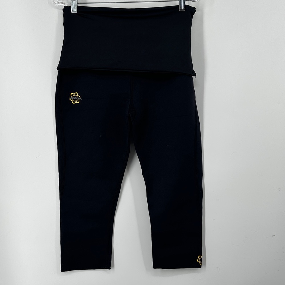 Zaggora Hot Pants Crop Leggings Black with wide waistband
